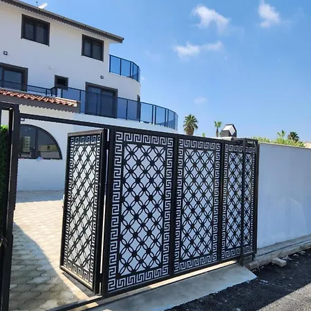 Luxury Imperial באלאק